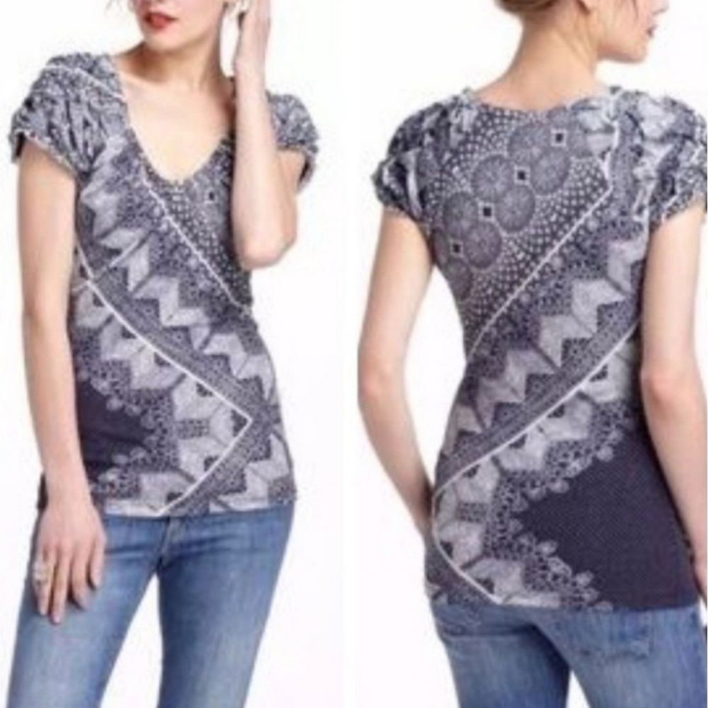 🌻Deletta Delan Printed Vneck Short Sleeve Top